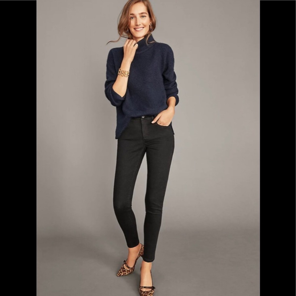 Sculpting Mid Rise Skinny Jeans In Black